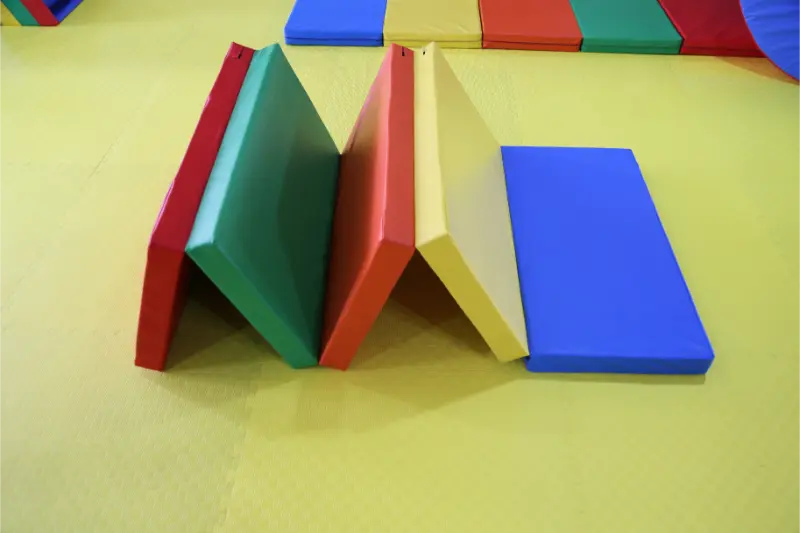 XOT XIN OUTAI prehlbuje výskum a vývoj produktov a poskytuje prispôsobené riešenia mäkkého vybavenia pre globálne detské športové inštitúcie